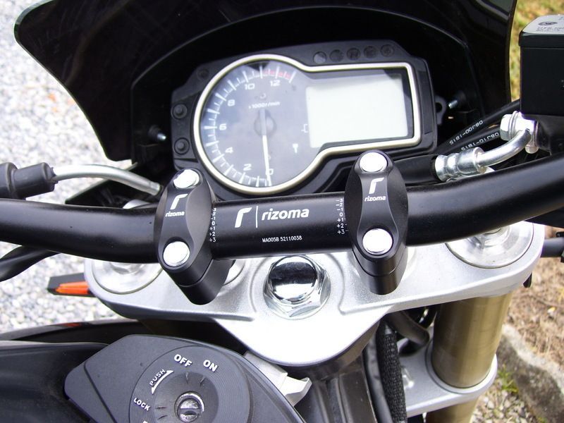Guidon Accossato Bas Noir Suzuki GSR 750 – Aluminium 22 Mm Made In Italy